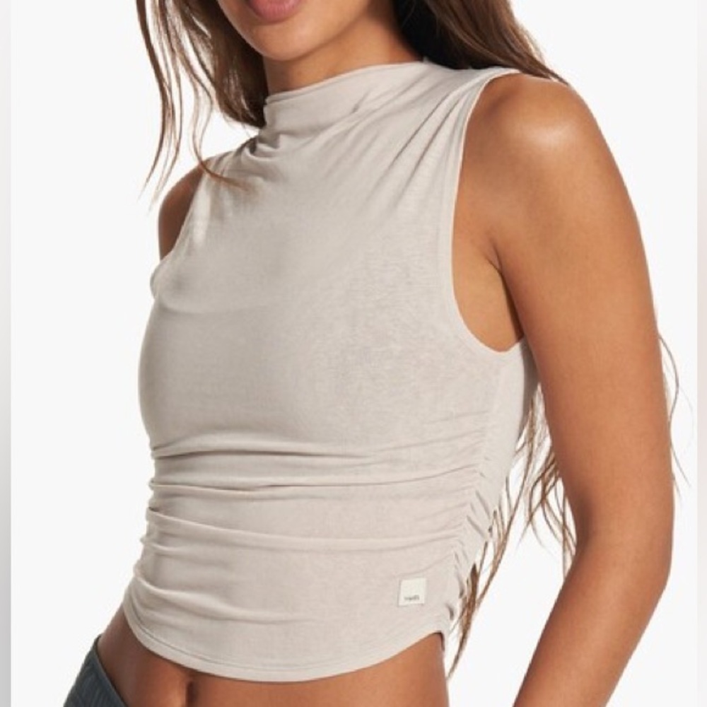 NWT Vuori westerlies mock top size sm RARE COLOR suede (beige) BRAND NEW